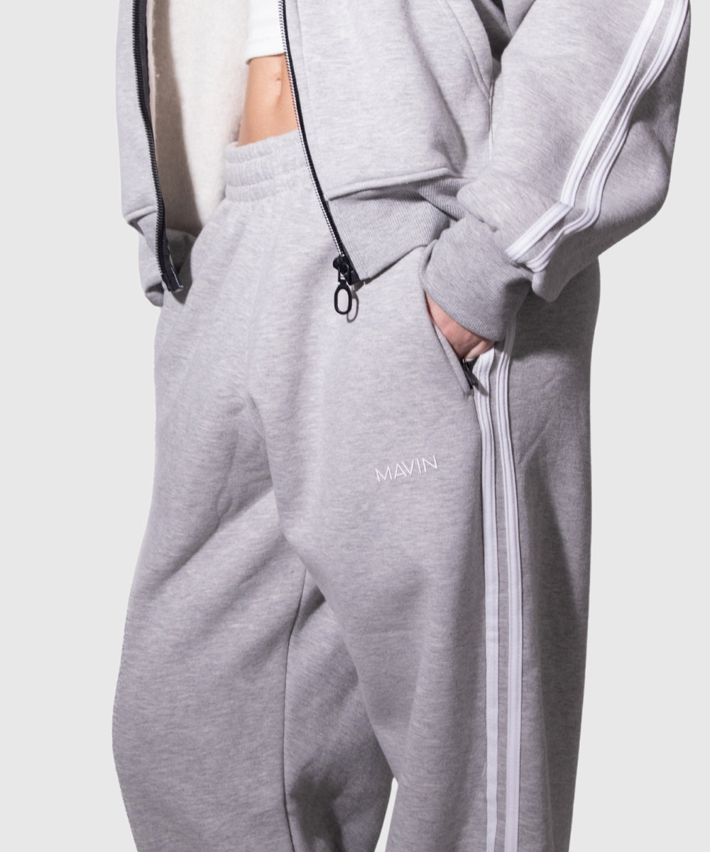 ESSENTIAL STRIPE SWEATPANTS "GREY"